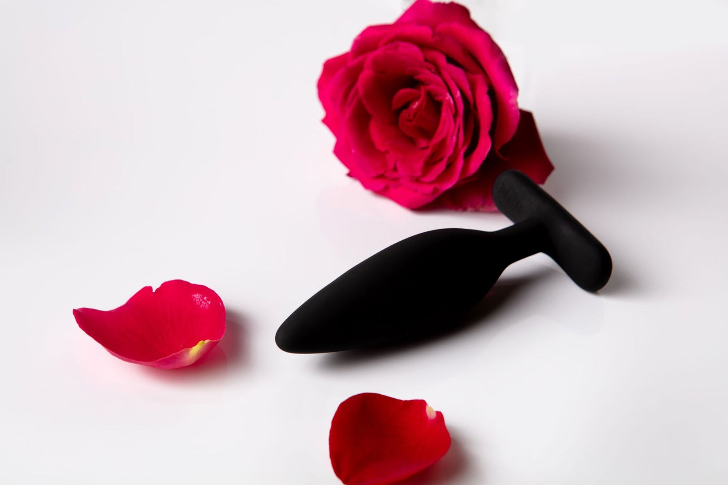 Vesta Vibrating Butt Plug Black - Sheets Optional