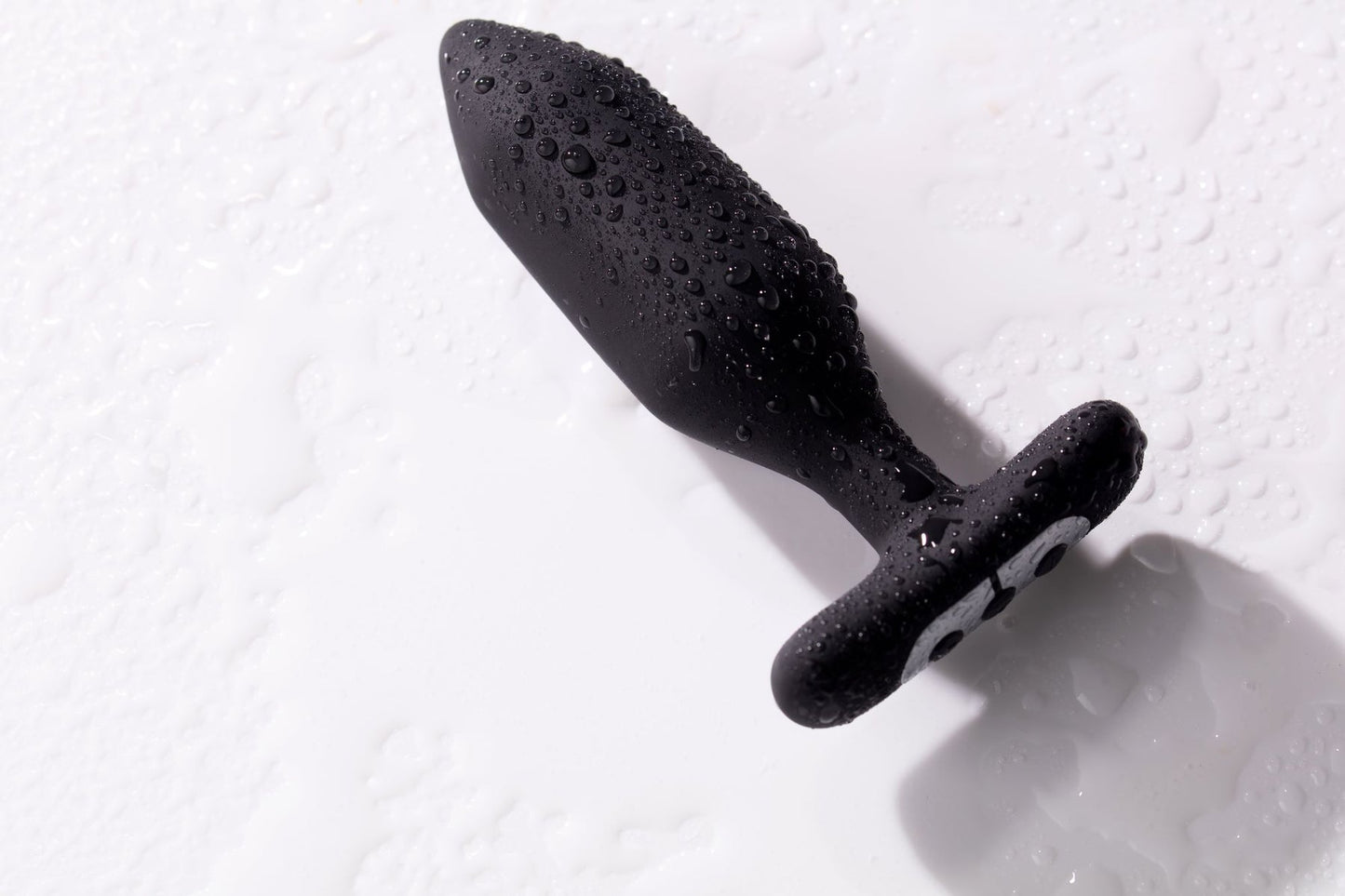 Onyx Vibrating Butt Plug Black - Sheets Optional