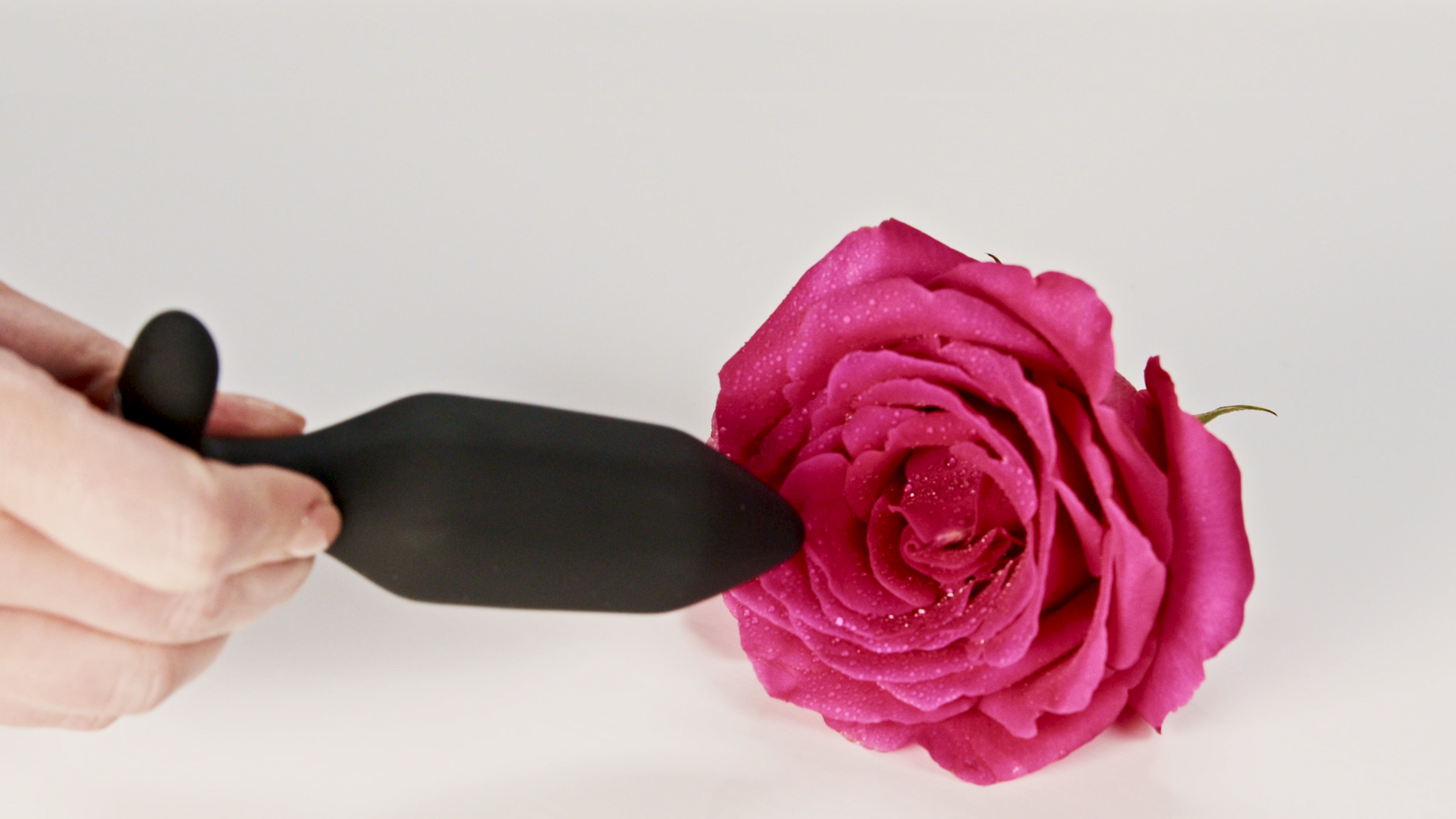 Onyx Vibrating Butt Plug Black - Sheets Optional