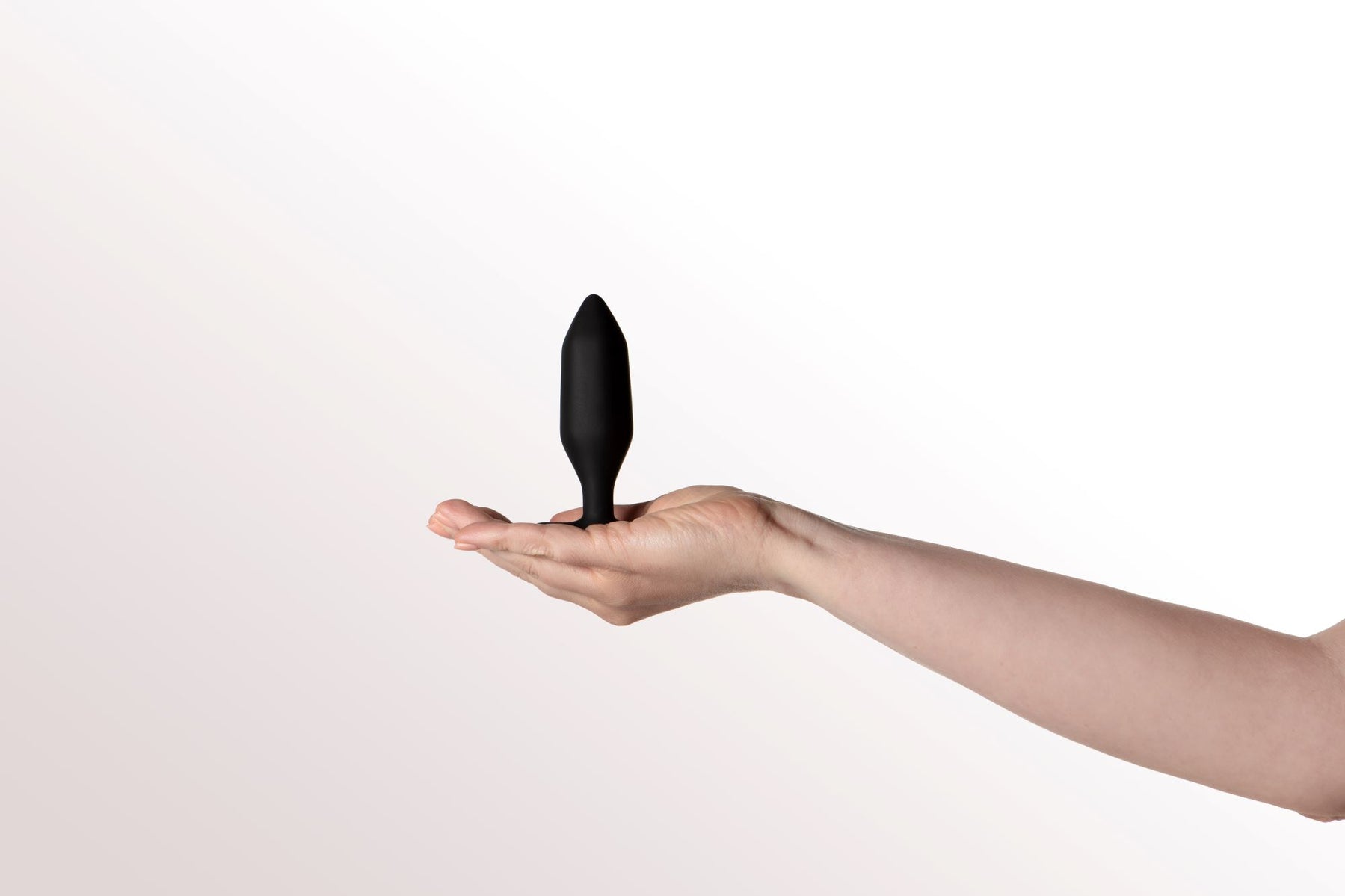 Onyx Vibrating Butt Plug Black - Sheets Optional