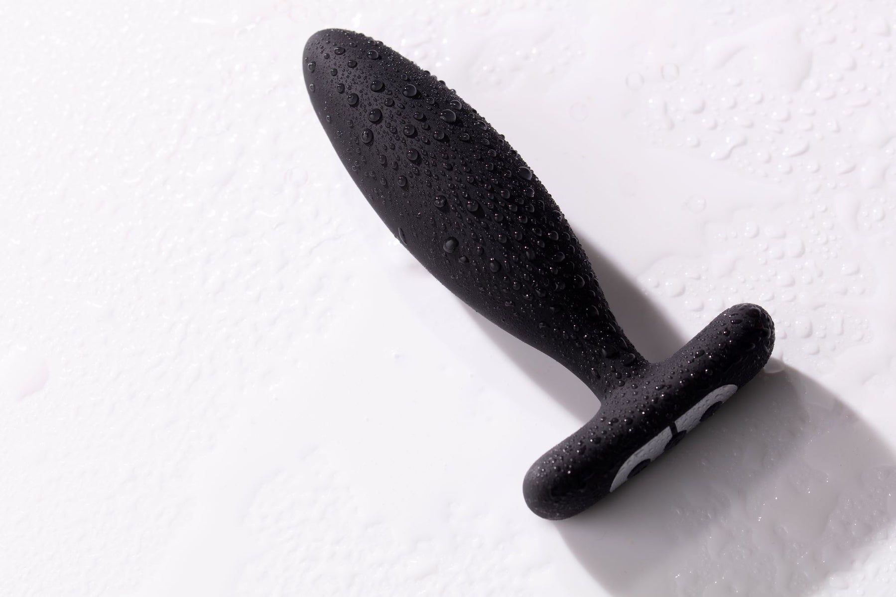 Vesta Vibrating Butt Plug Black - Sheets Optional